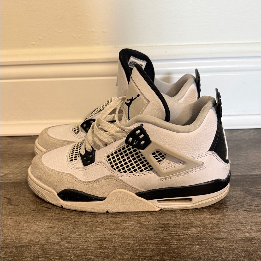 Air Jordan 4 Retro "Military Black" - size 5Y